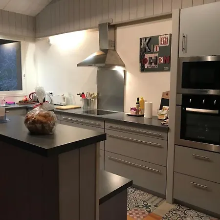 Feriehus Belle Maison En Bois Au Bord D'un Ruisseau *